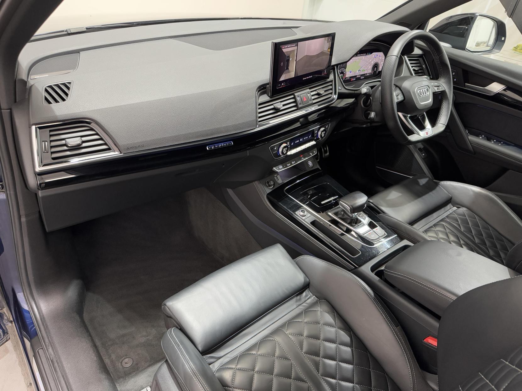 Audi Q5 view 44
