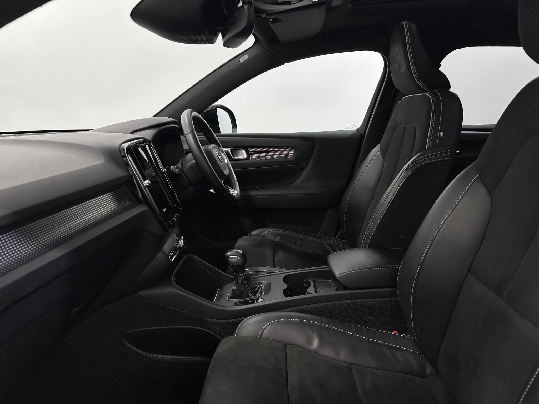 Volvo XC40 view 32