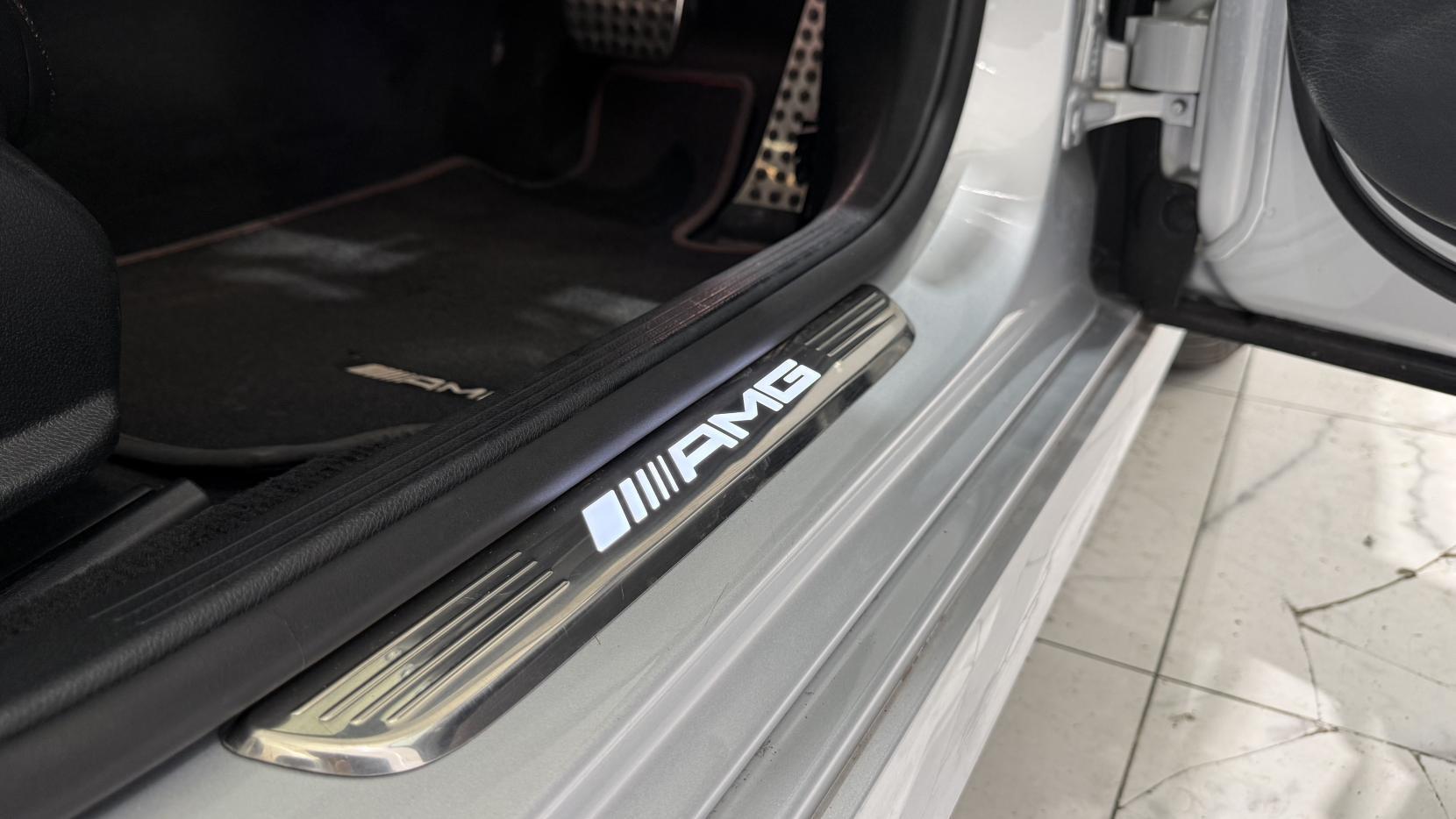 Mercedes-Benz E Class view 37