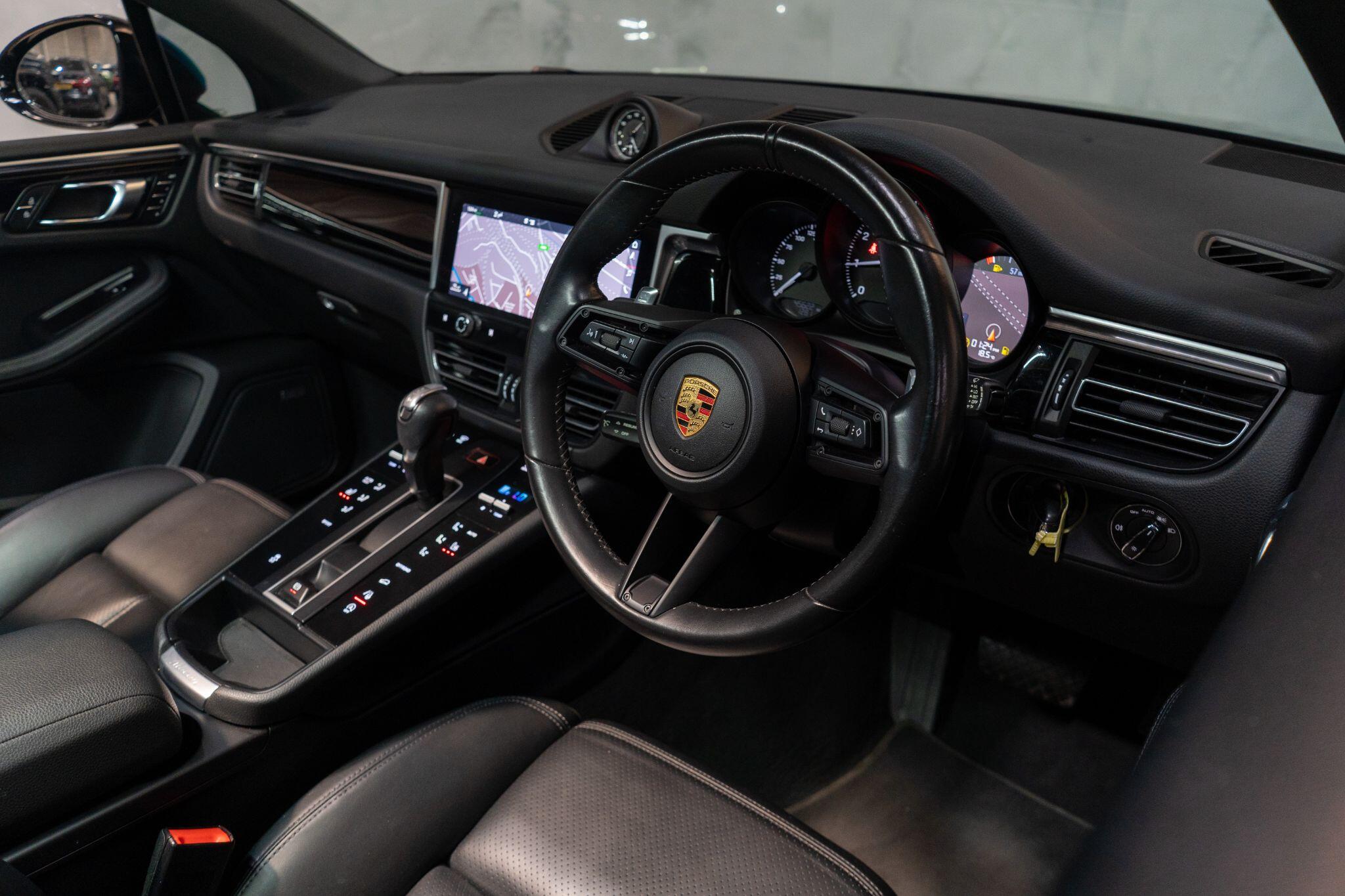 Porsche Macan view 13