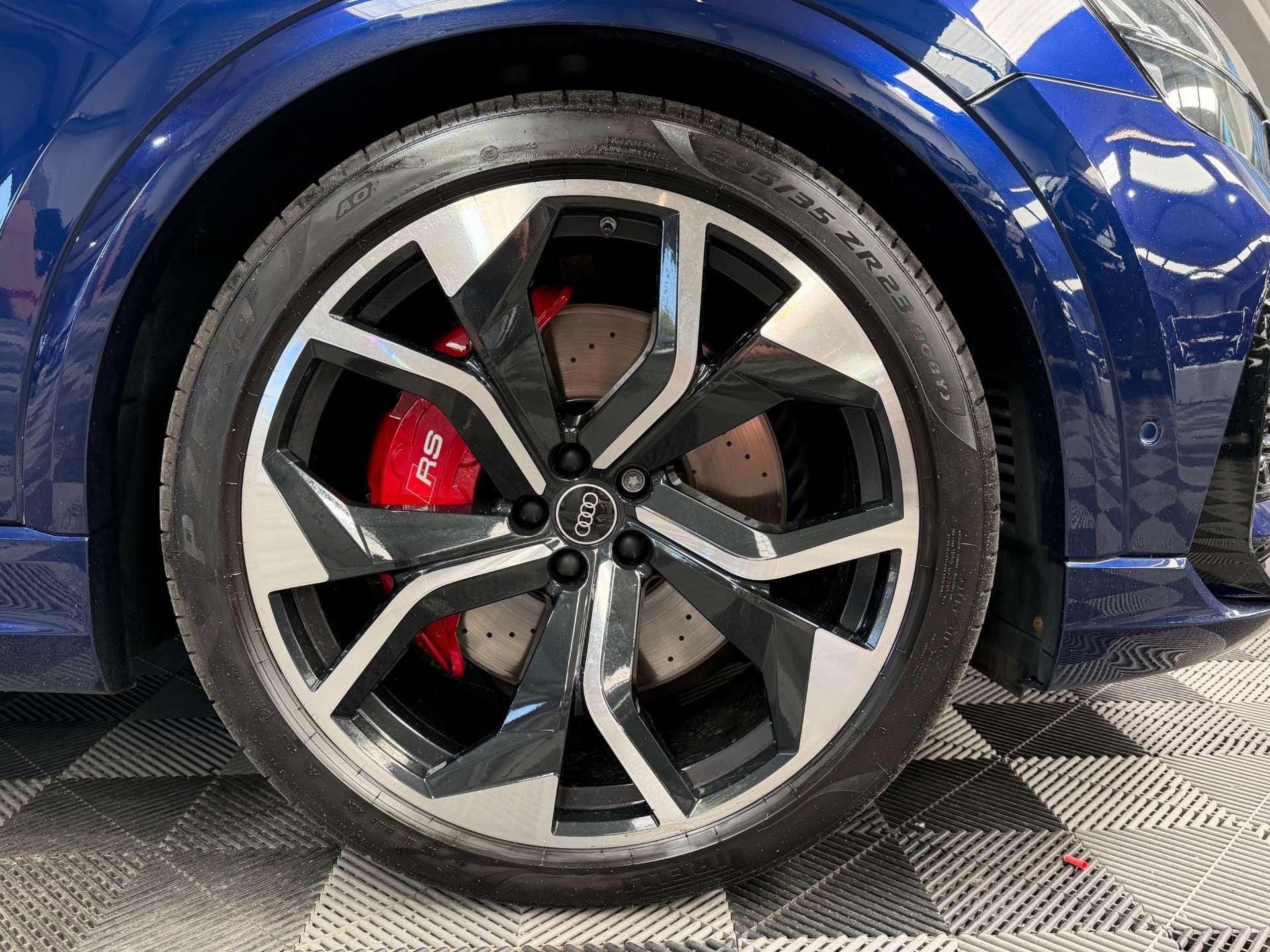 Audi RSQ8 view 7