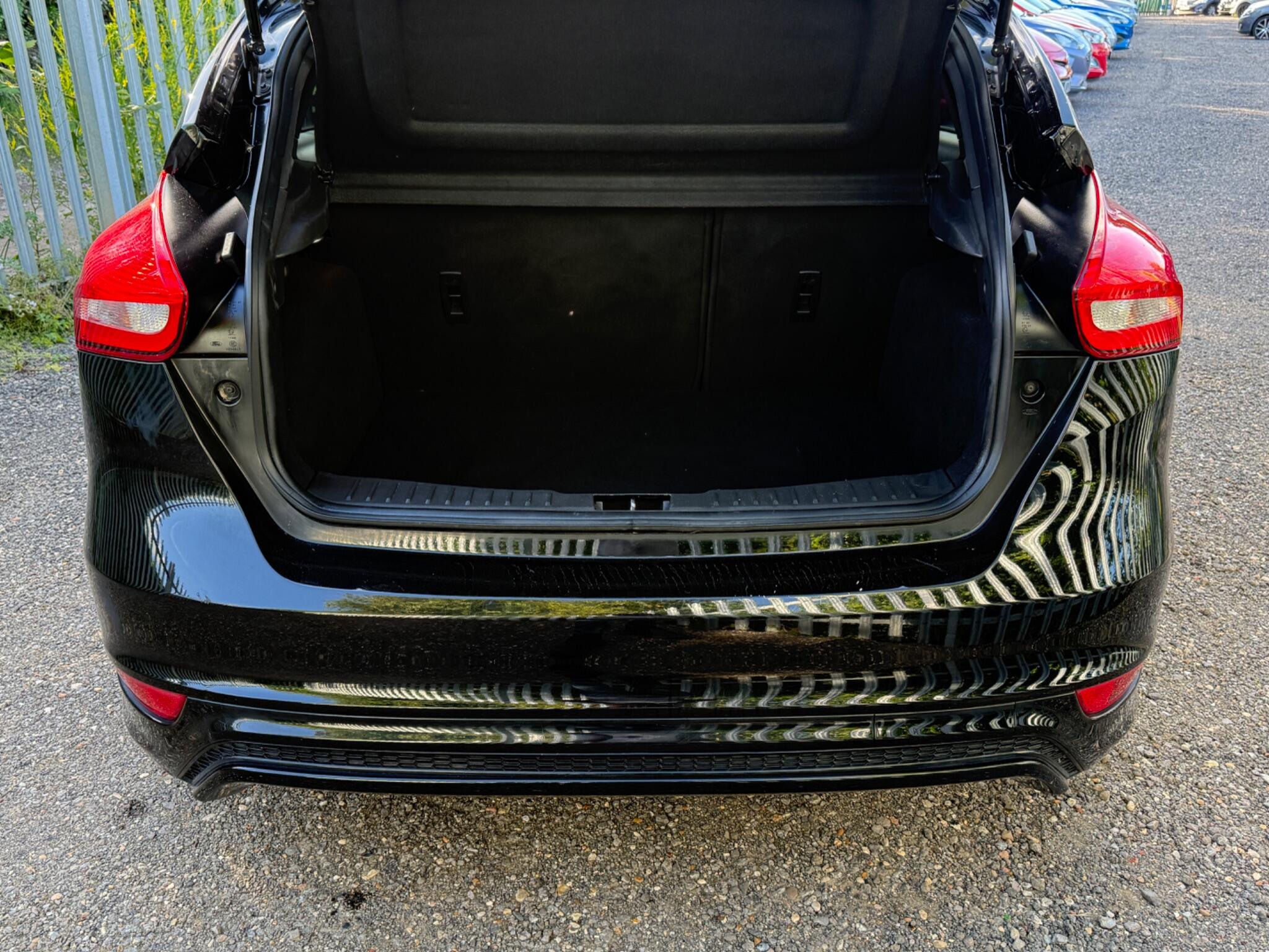 2018 Ford Focus image 40