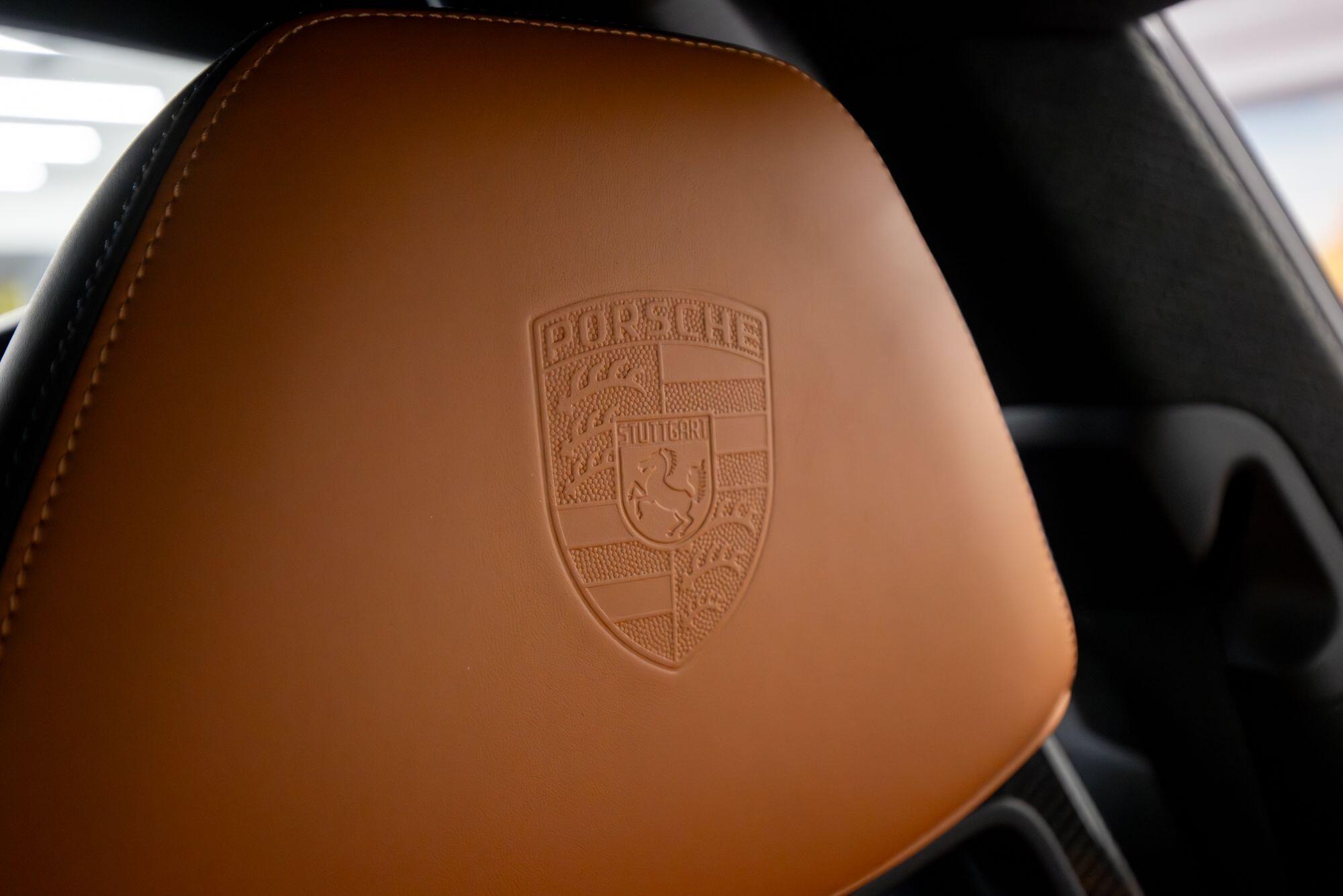 Porsche 911 view 36