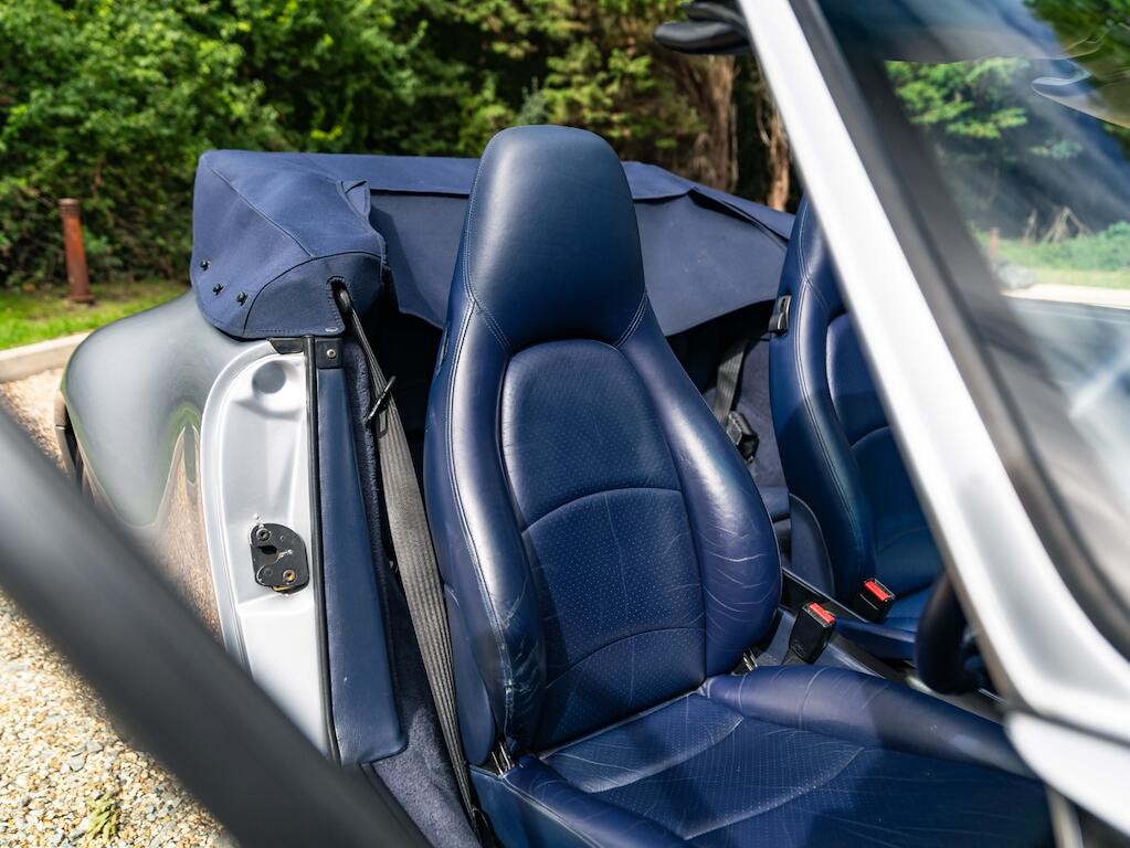 Porsche 911 view 17