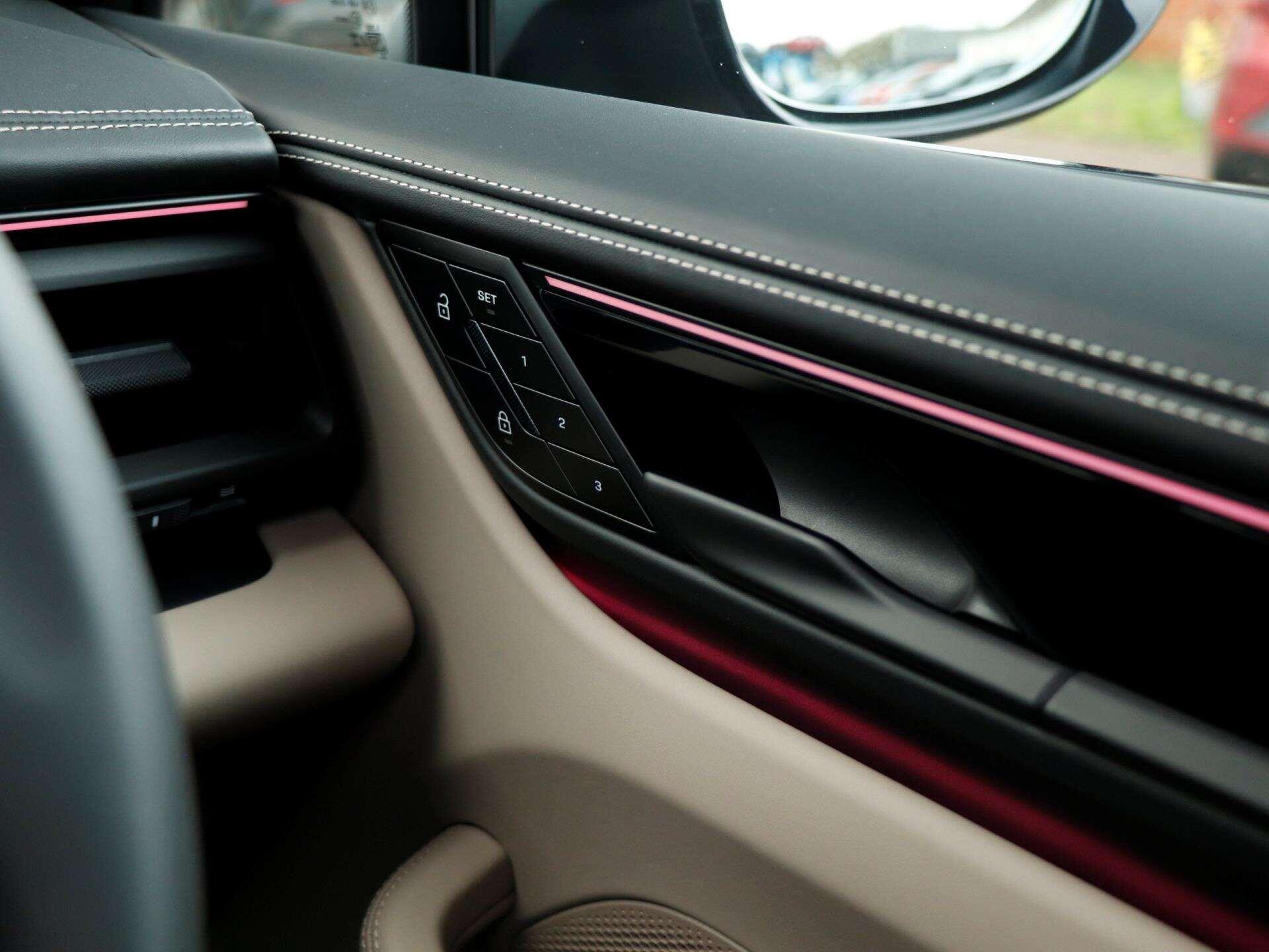 Porsche Macan view 21