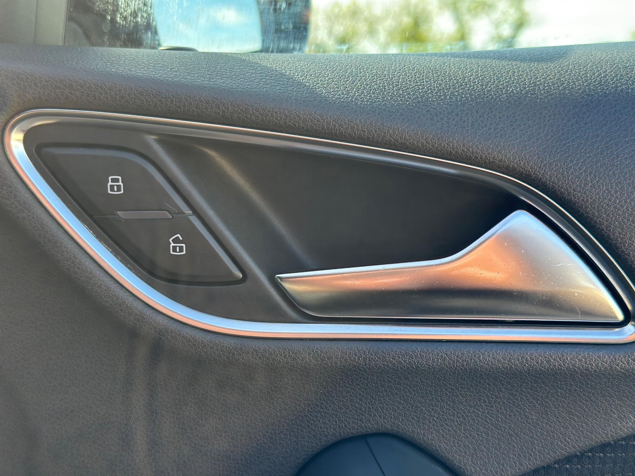 Audi Q3 view 56
