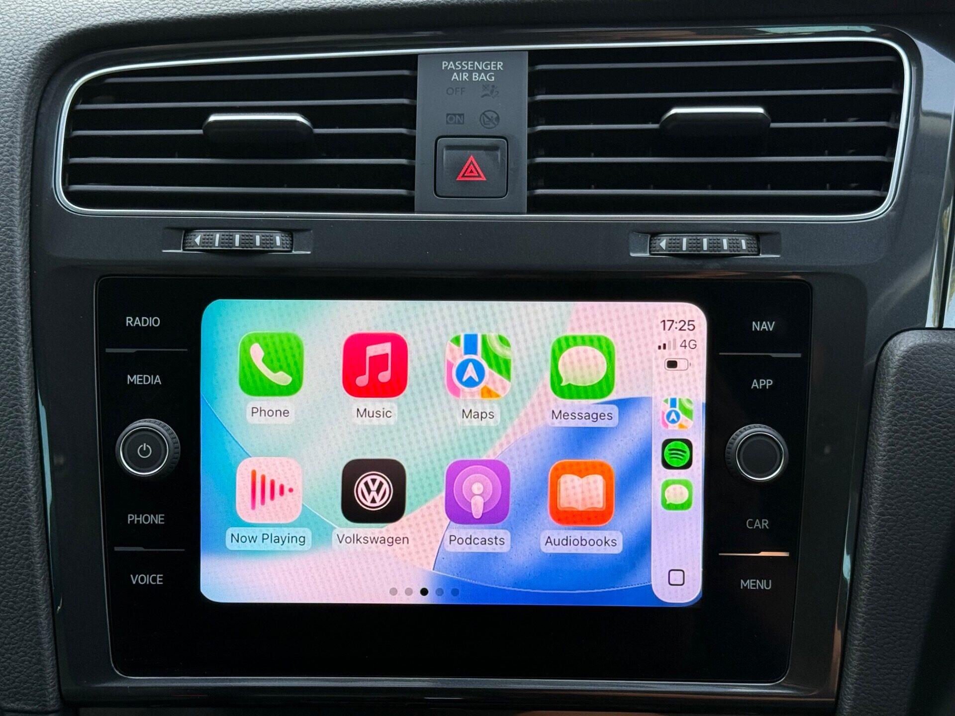 Volkswagen Golf view 4