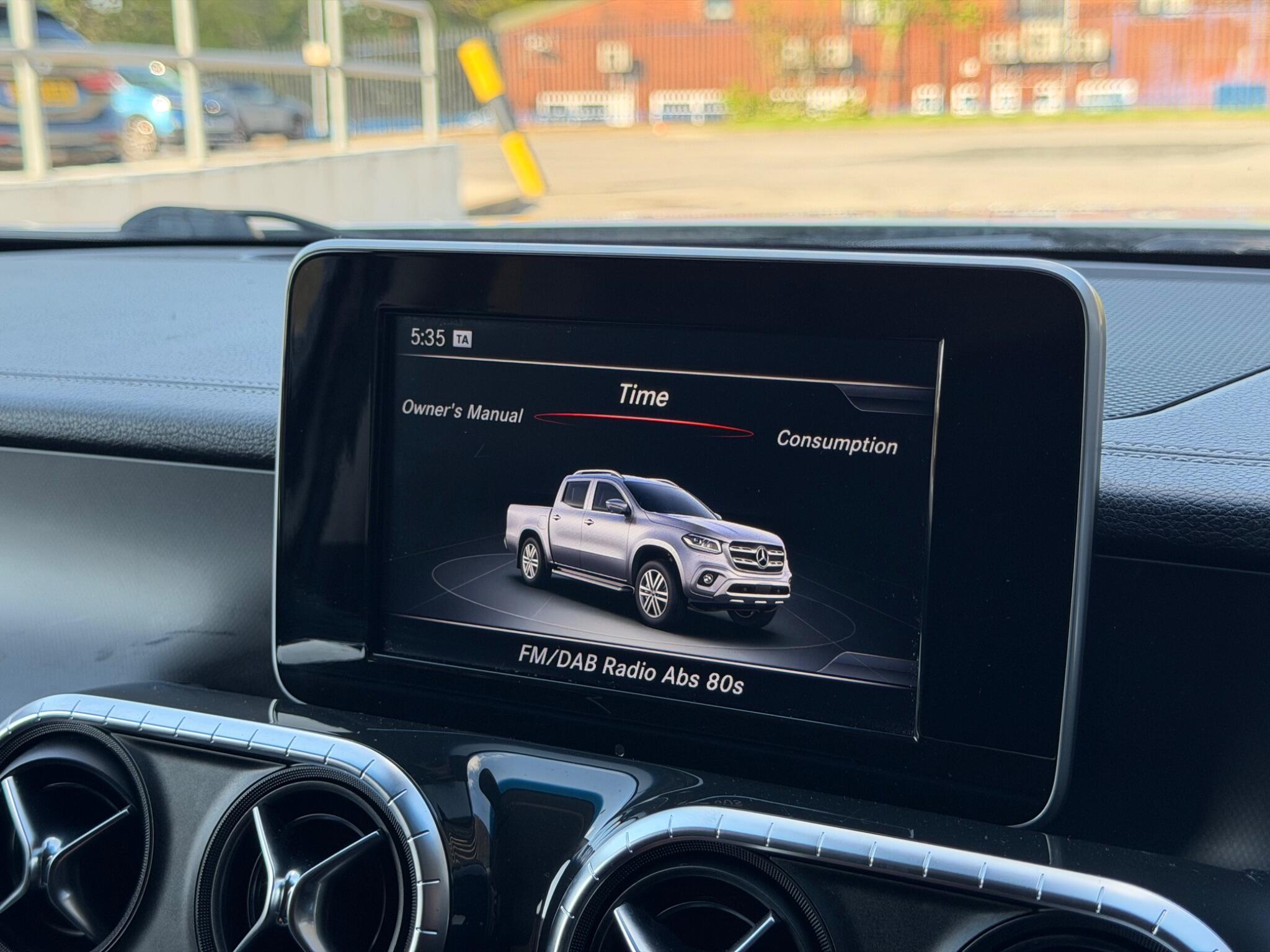 Mercedes-Benz X-Class view 40