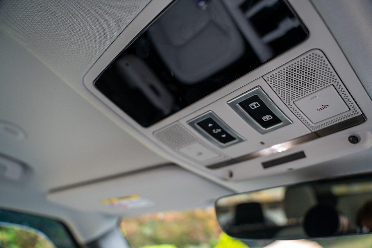 Land Rover Defender view 56
