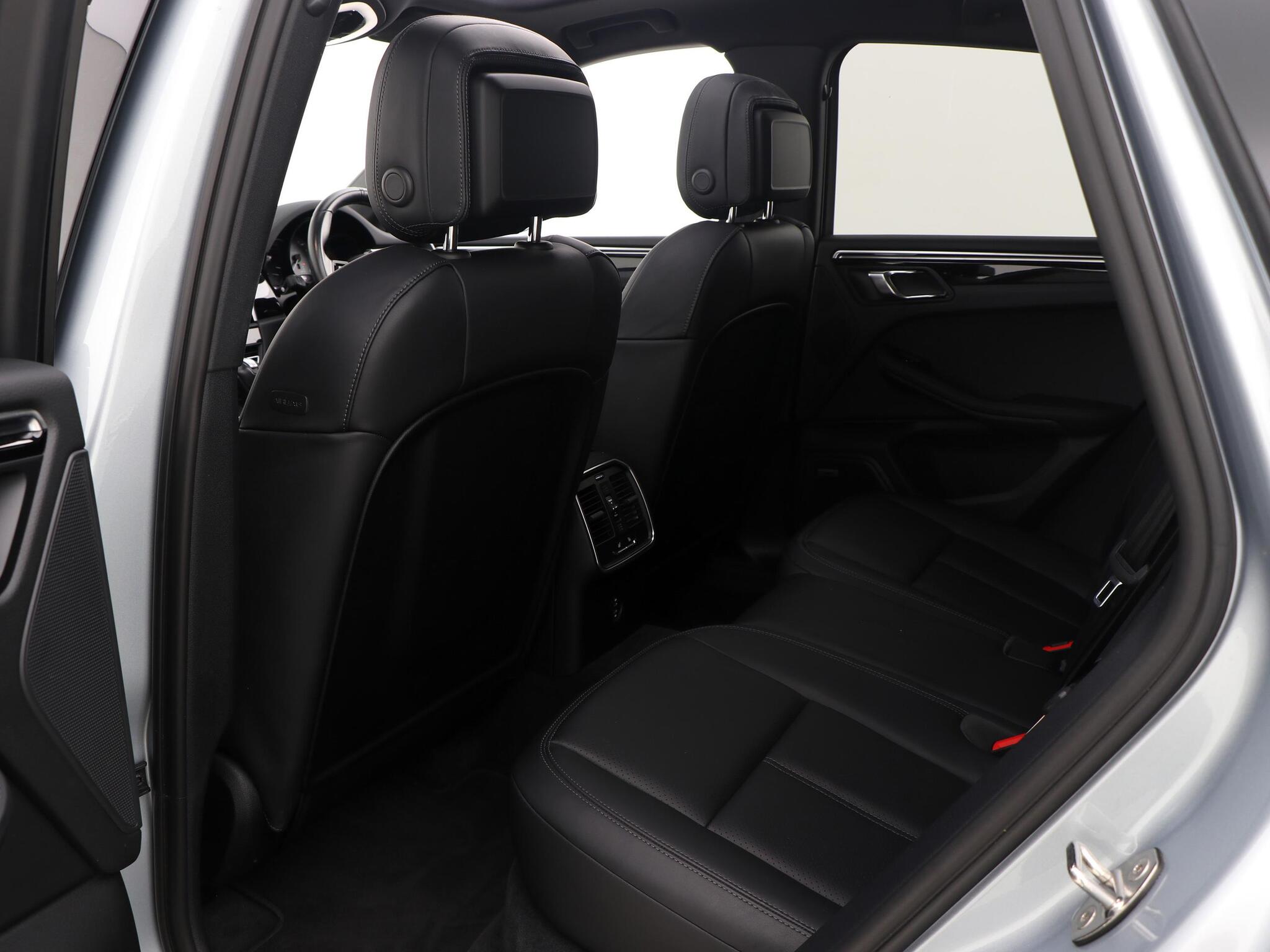 Porsche Macan view 24