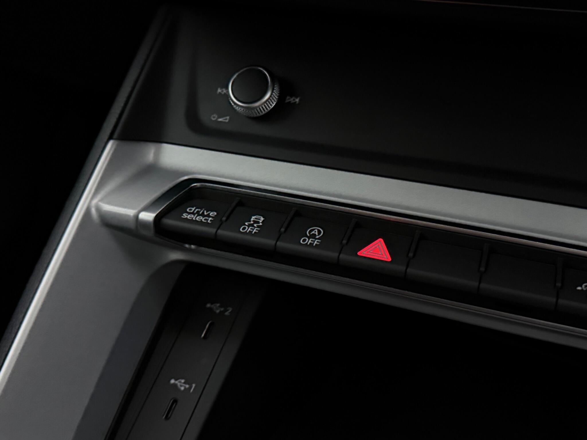 Audi Q3 view 25
