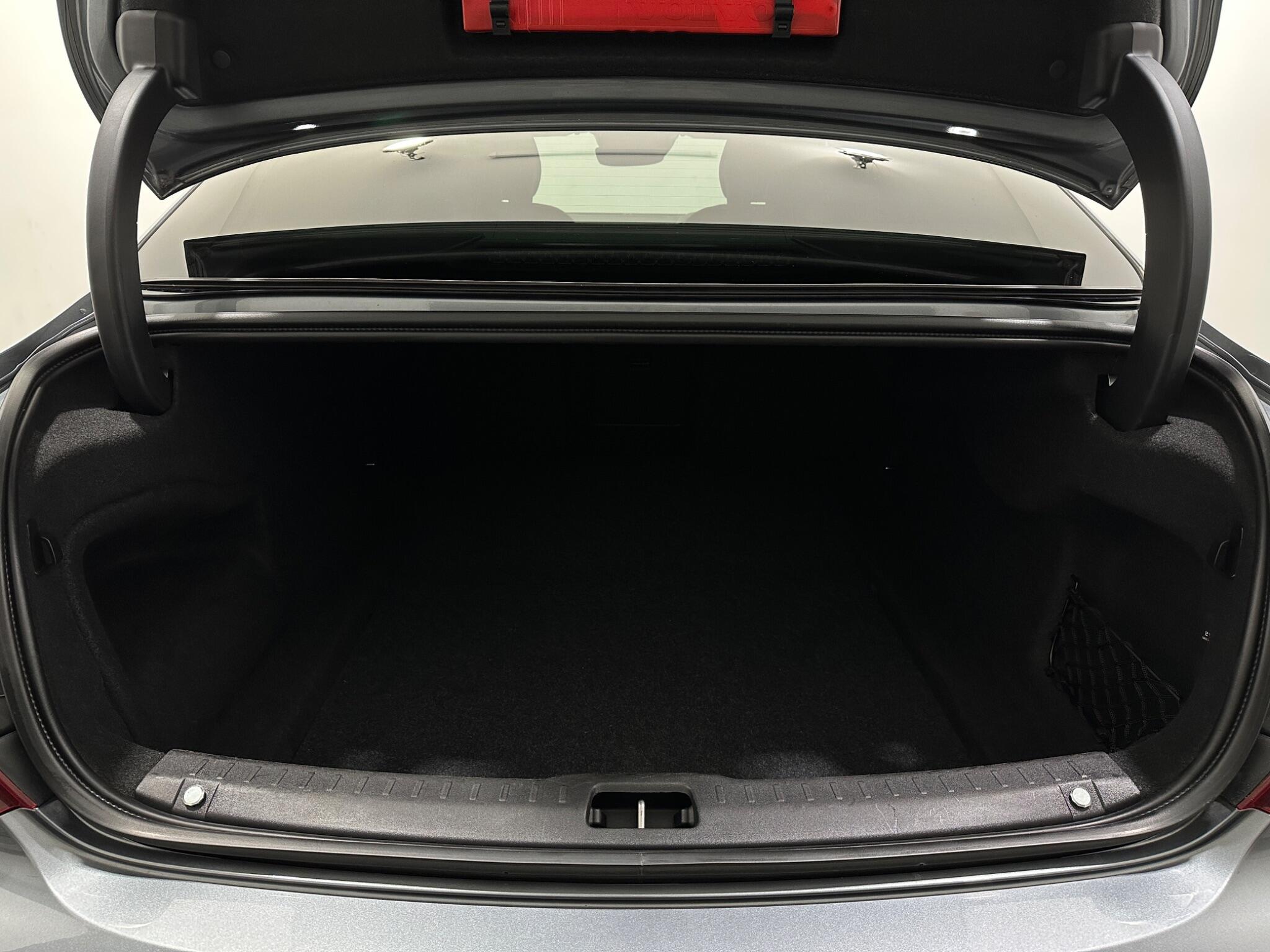 Volvo S90 view 47