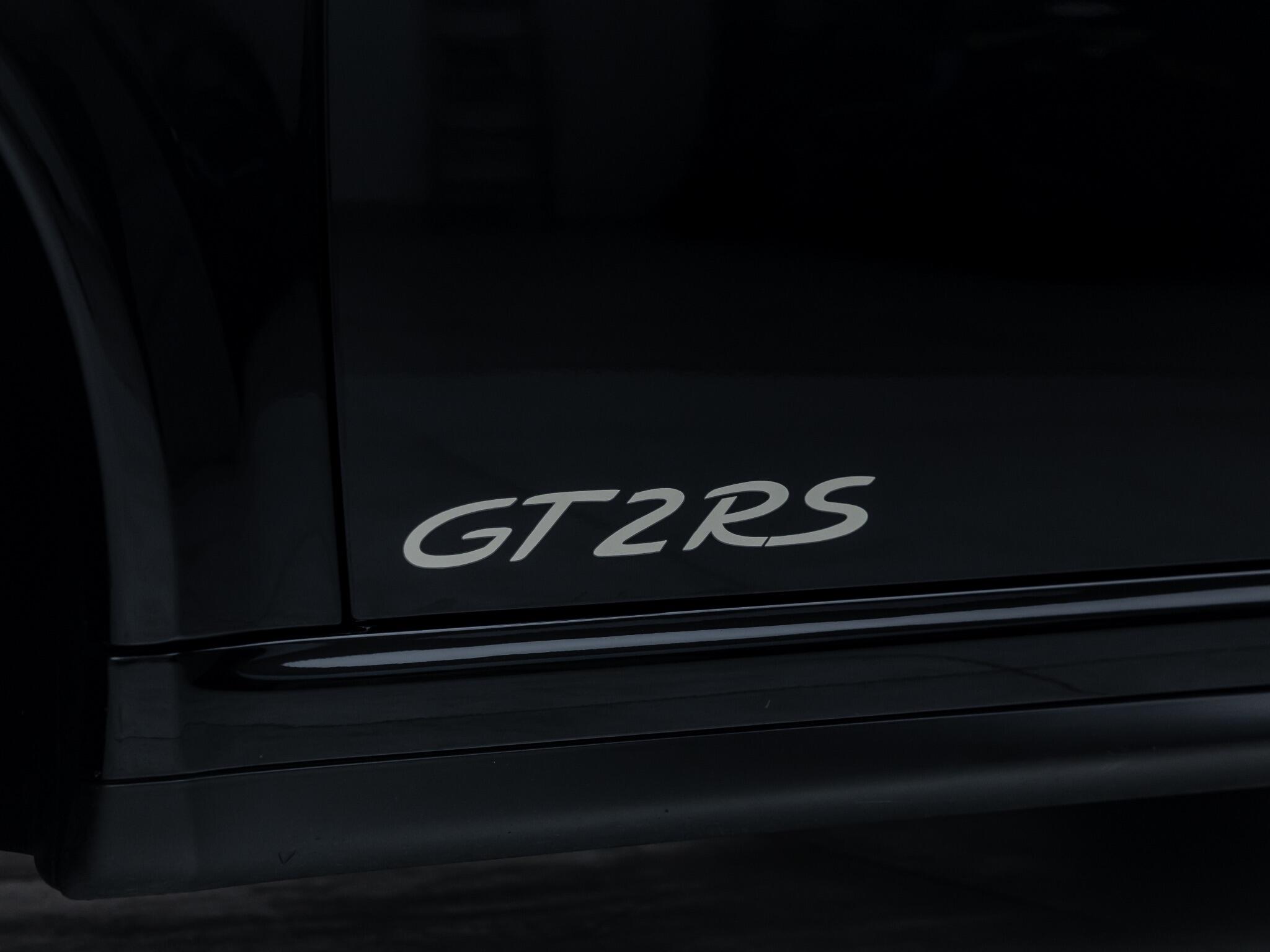 Porsche 911 view 39