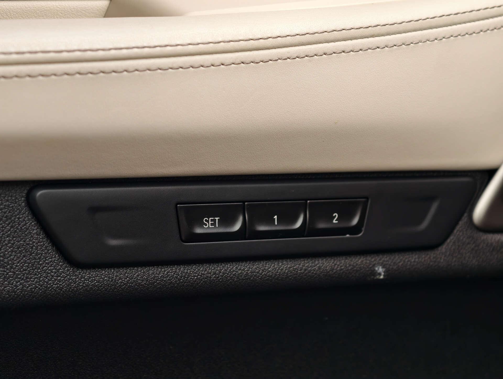 BMW 7 Series view 27
