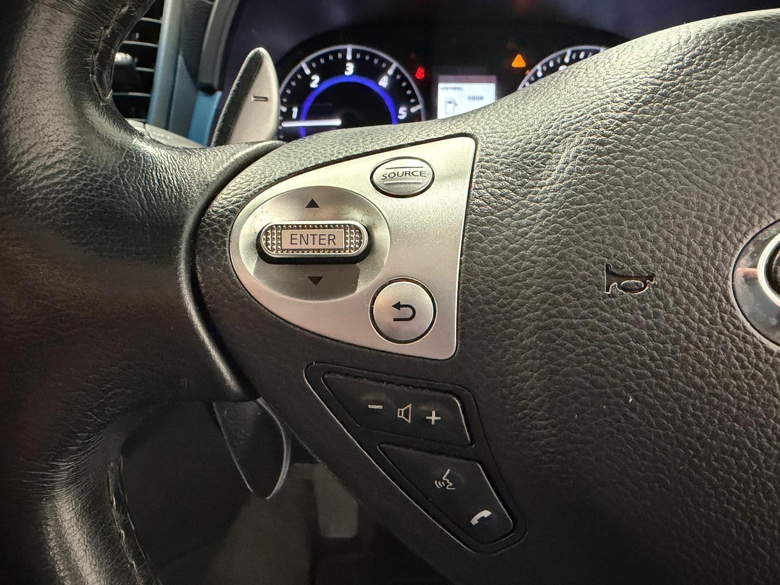Infiniti QX70 view 18
