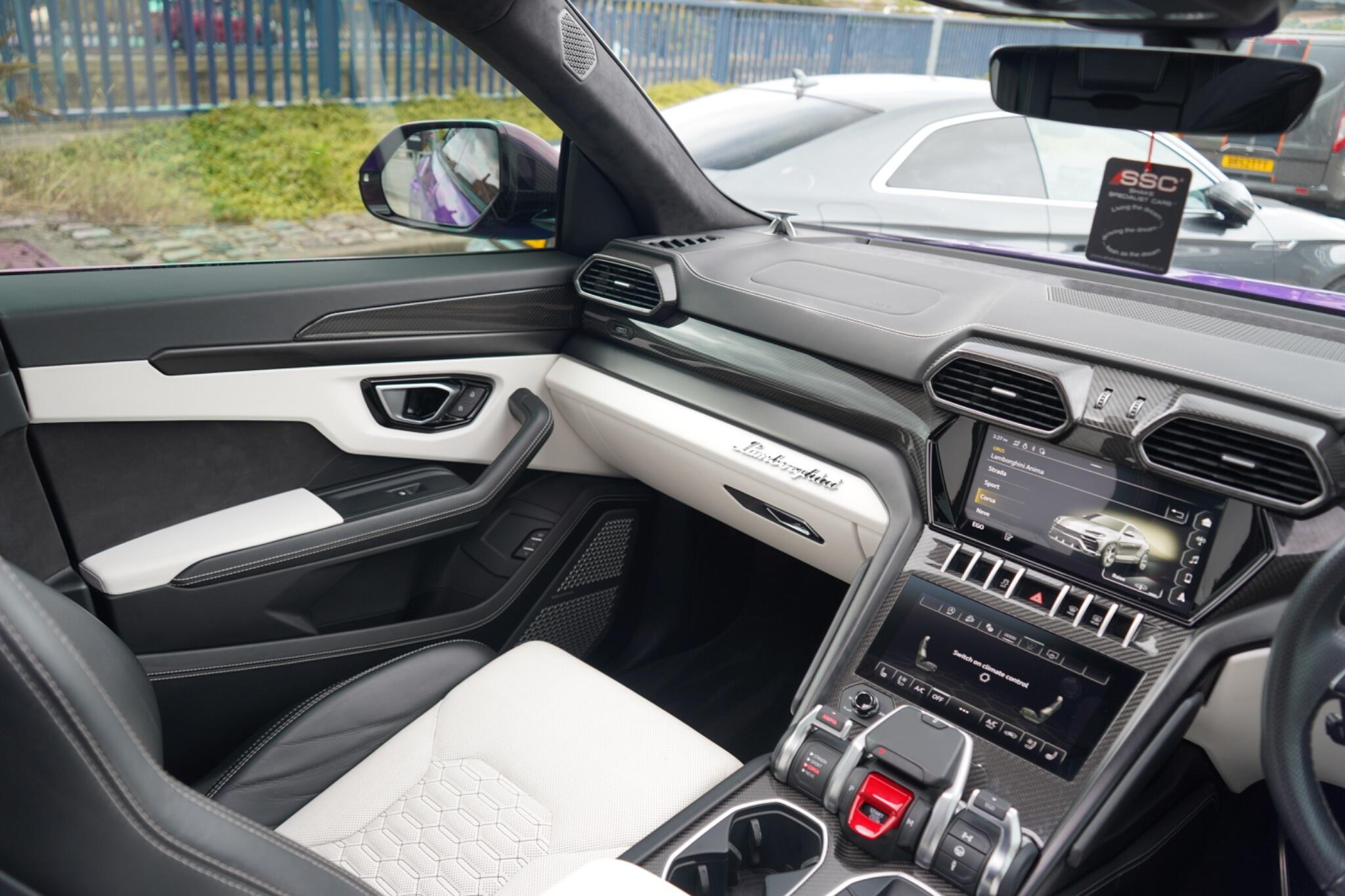 Lamborghini Urus view 29