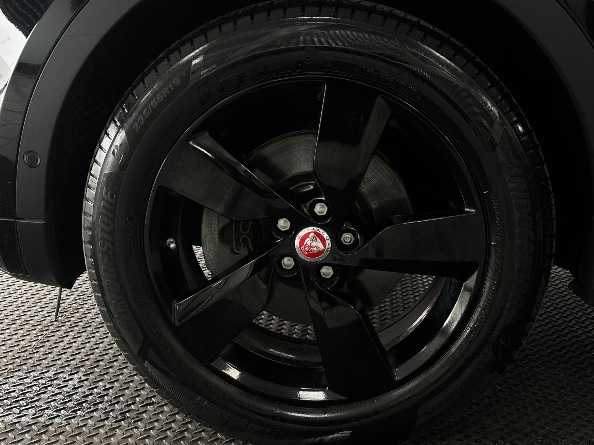 Jaguar E-Pace view 40