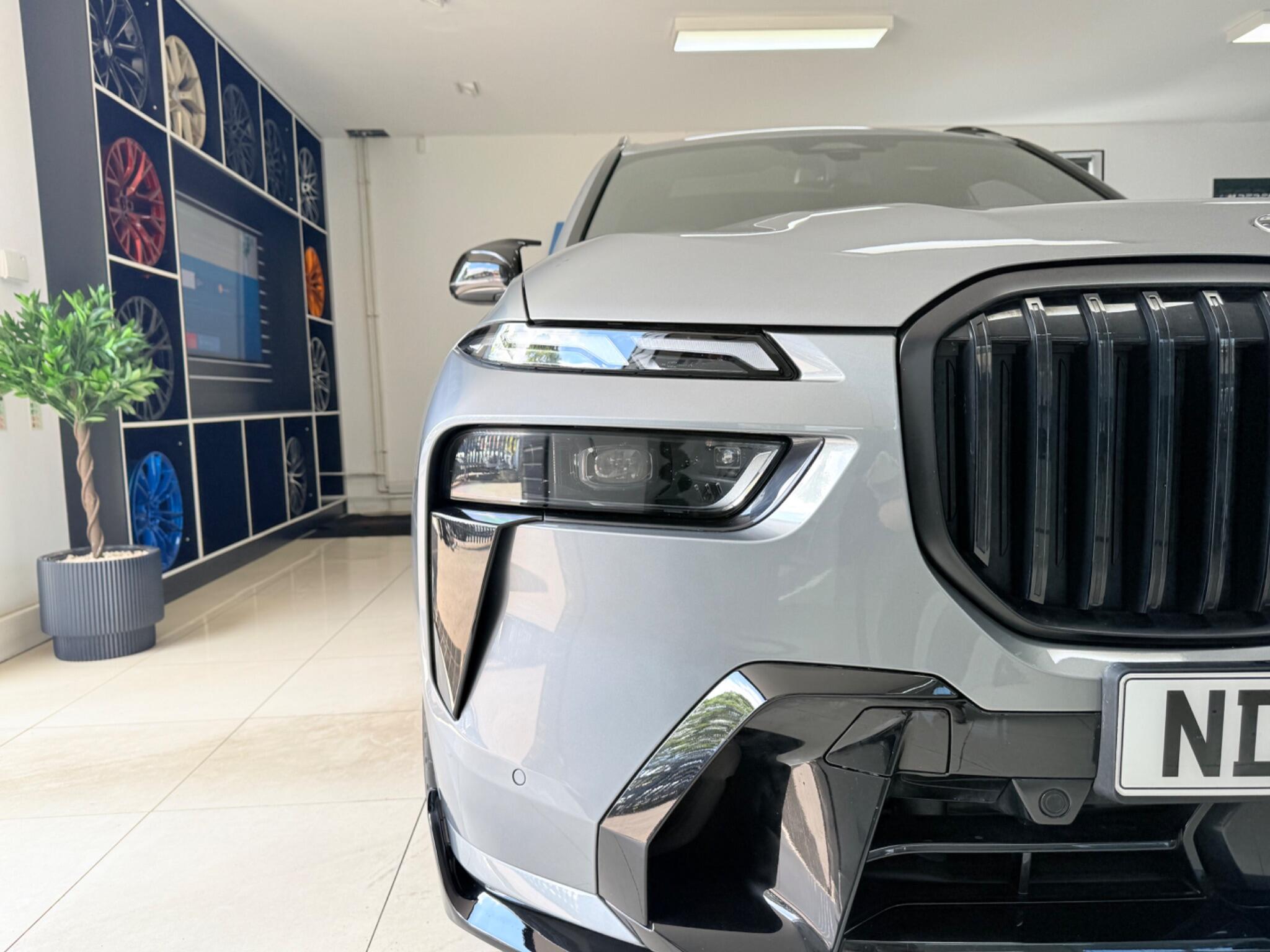 BMW X7 view 26