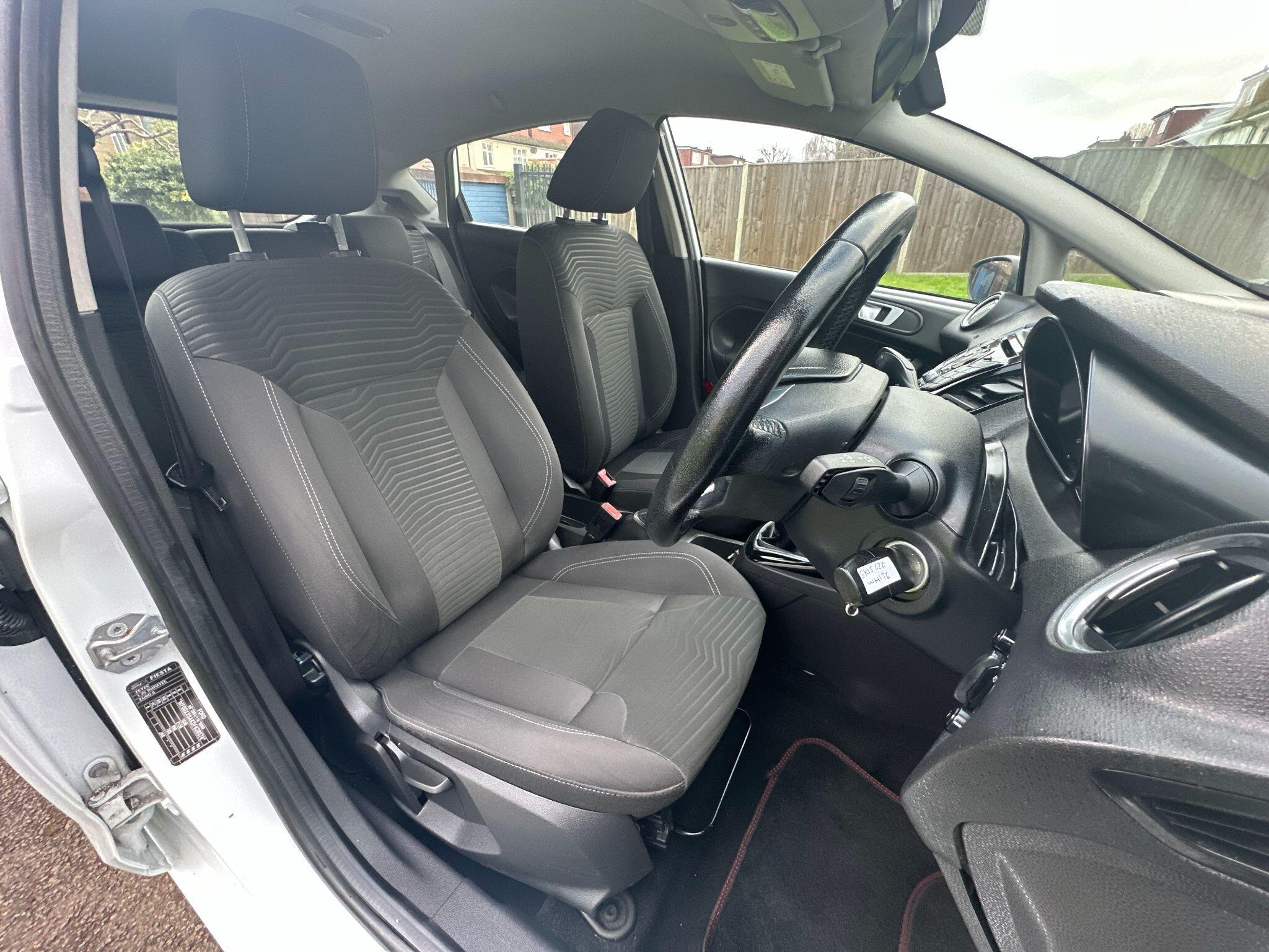 2015 Ford Fiesta image 38