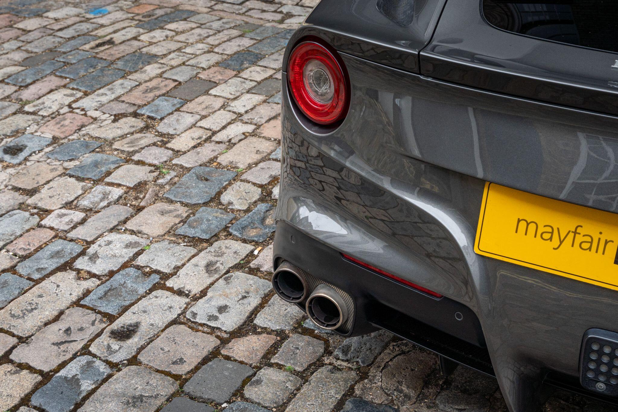 Ferrari F12 view 49