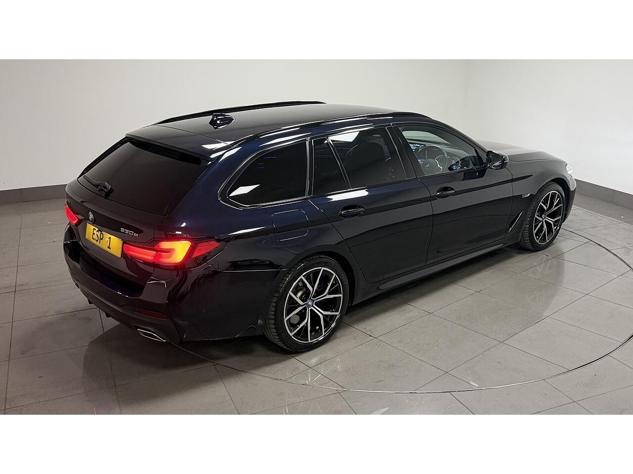 BMW 5 Series view 14