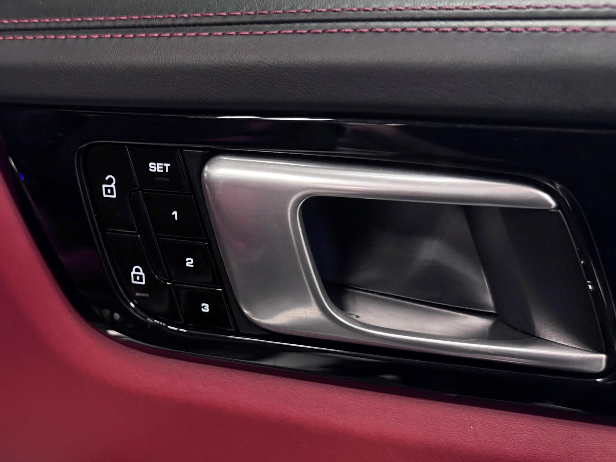 Porsche Cayenne view 19