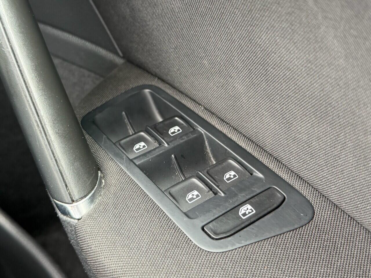 Volkswagen Golf view 29