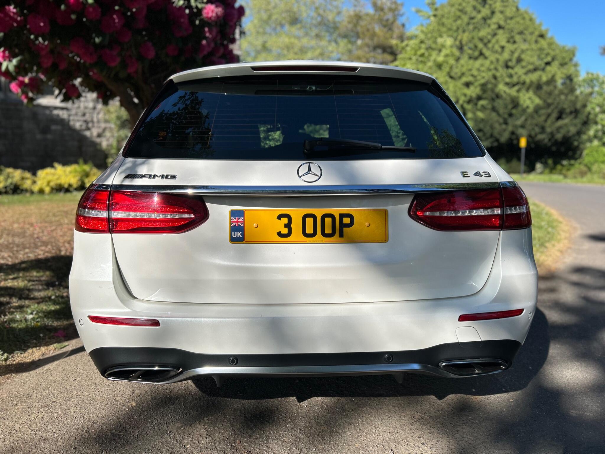Mercedes-Benz E-Class view 20