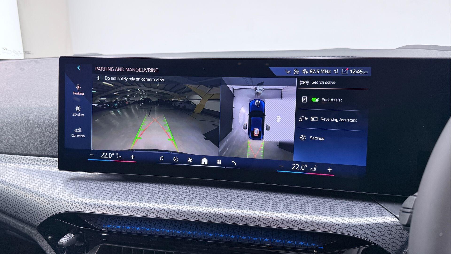 BMW i4 view 25