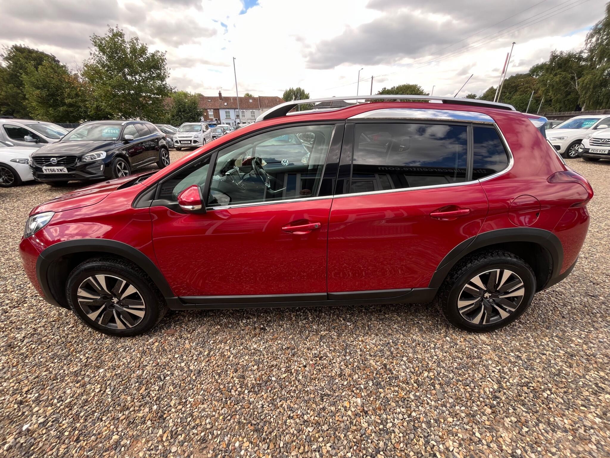 Peugeot 2008 view 9