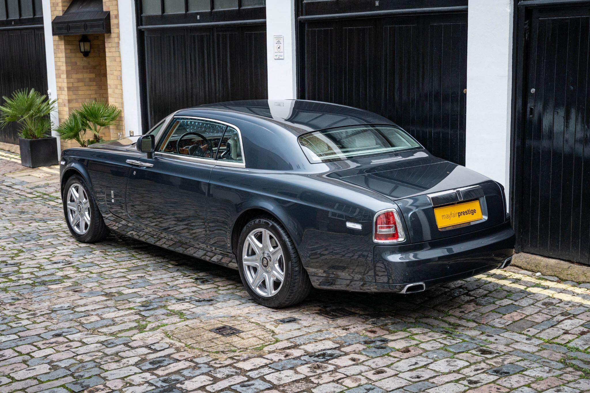 Rolls-Royce Phantom view 50