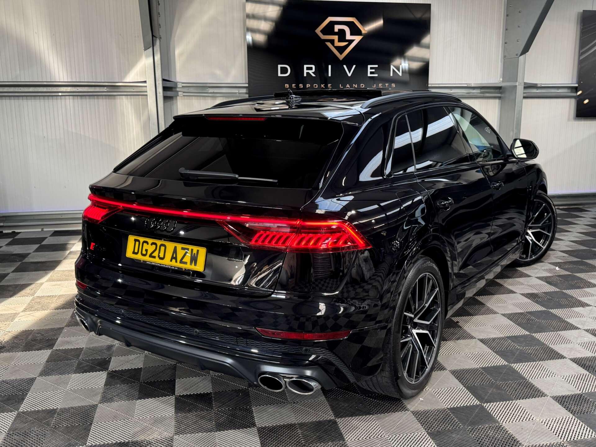 Audi SQ8 view 15