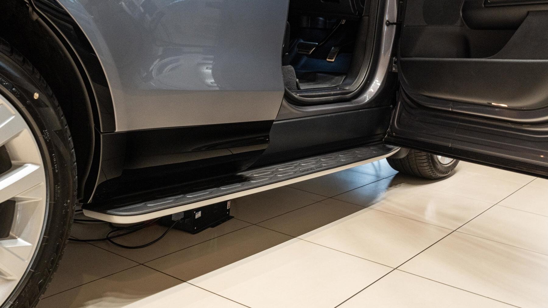 Land Rover Discovery view 27