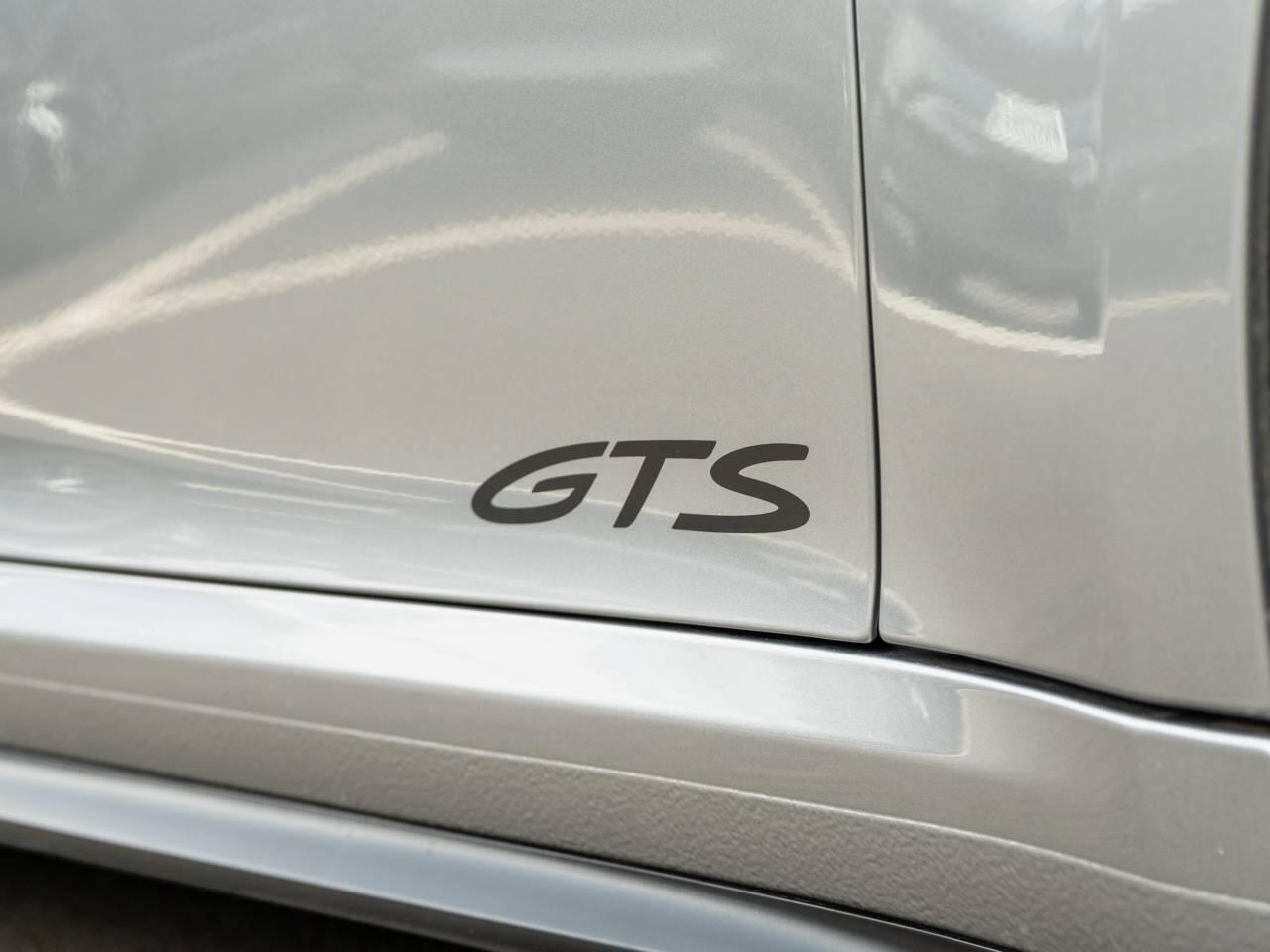 Porsche 911 view 17