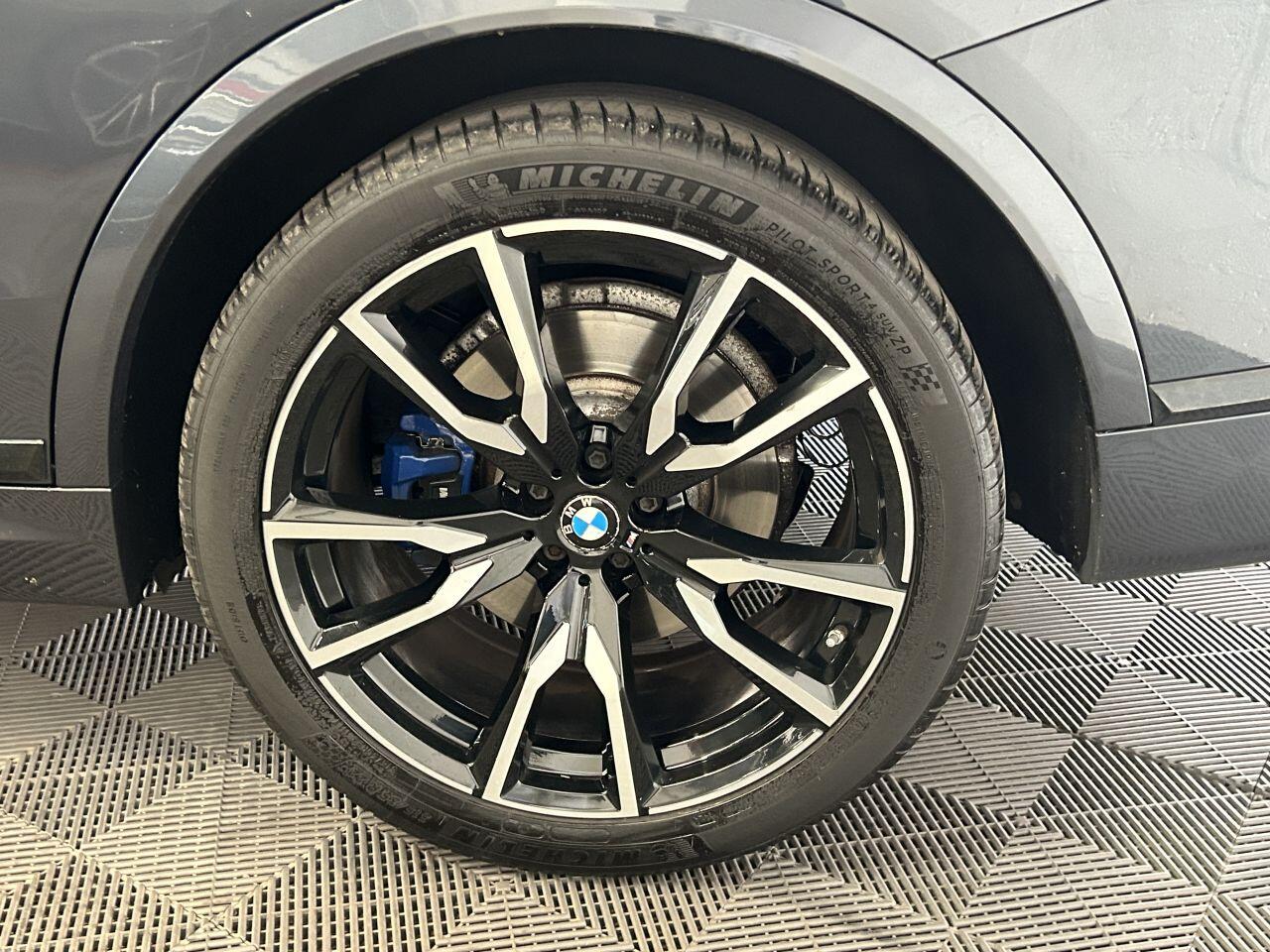 BMW X7 view 28