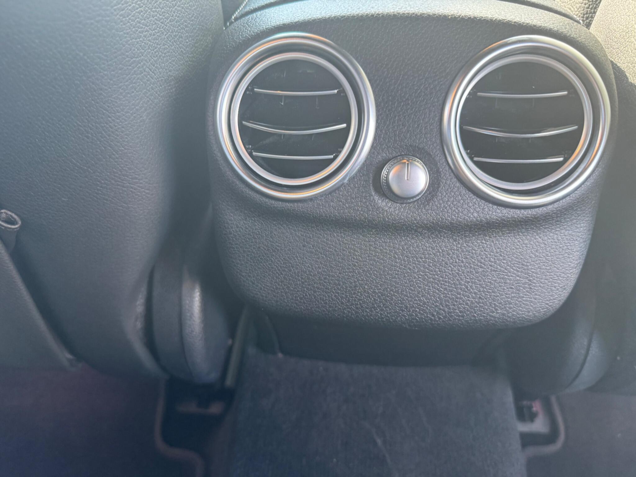 Mercedes-Benz C Class view 26
