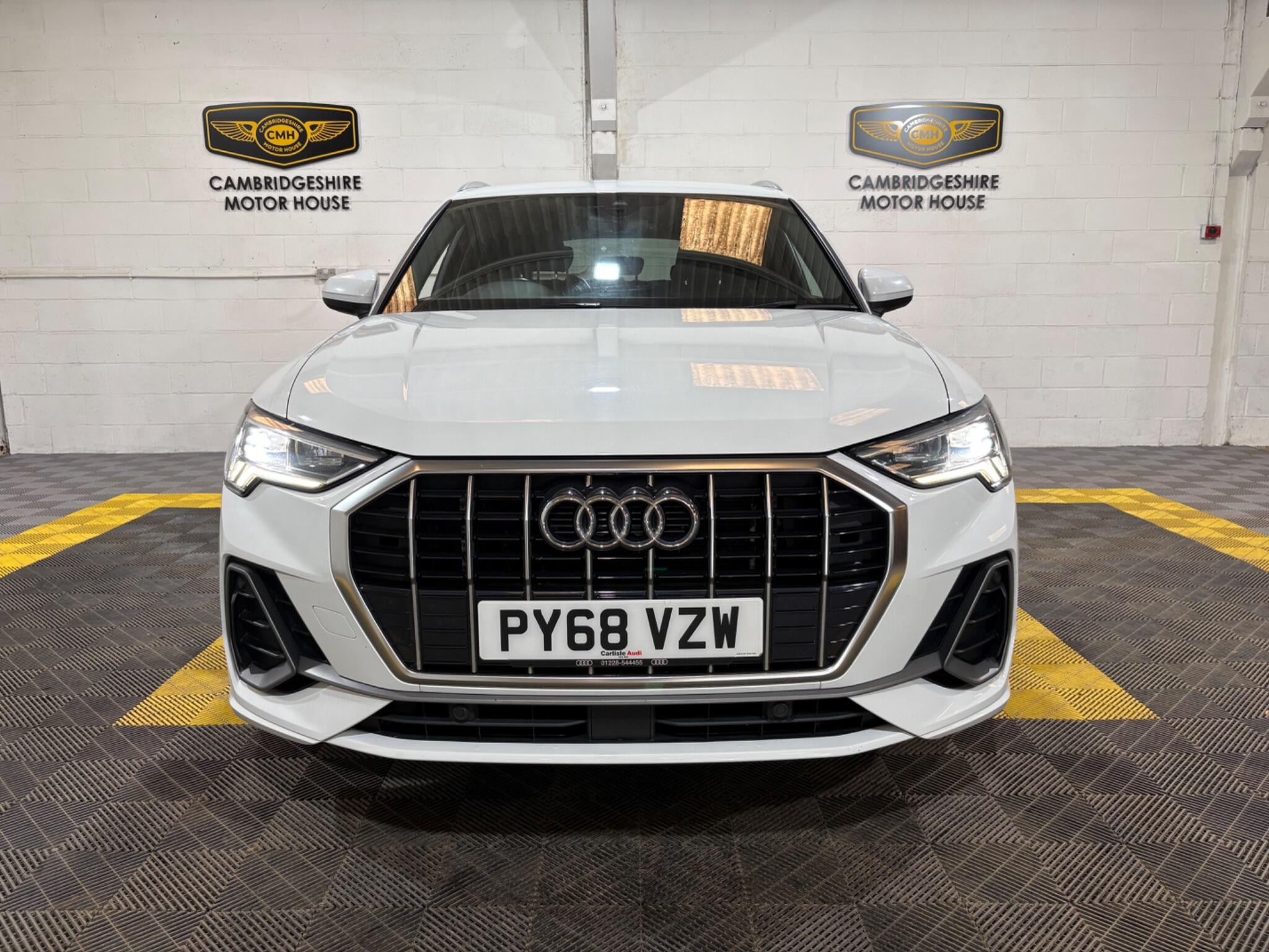 Audi Q3 view 5