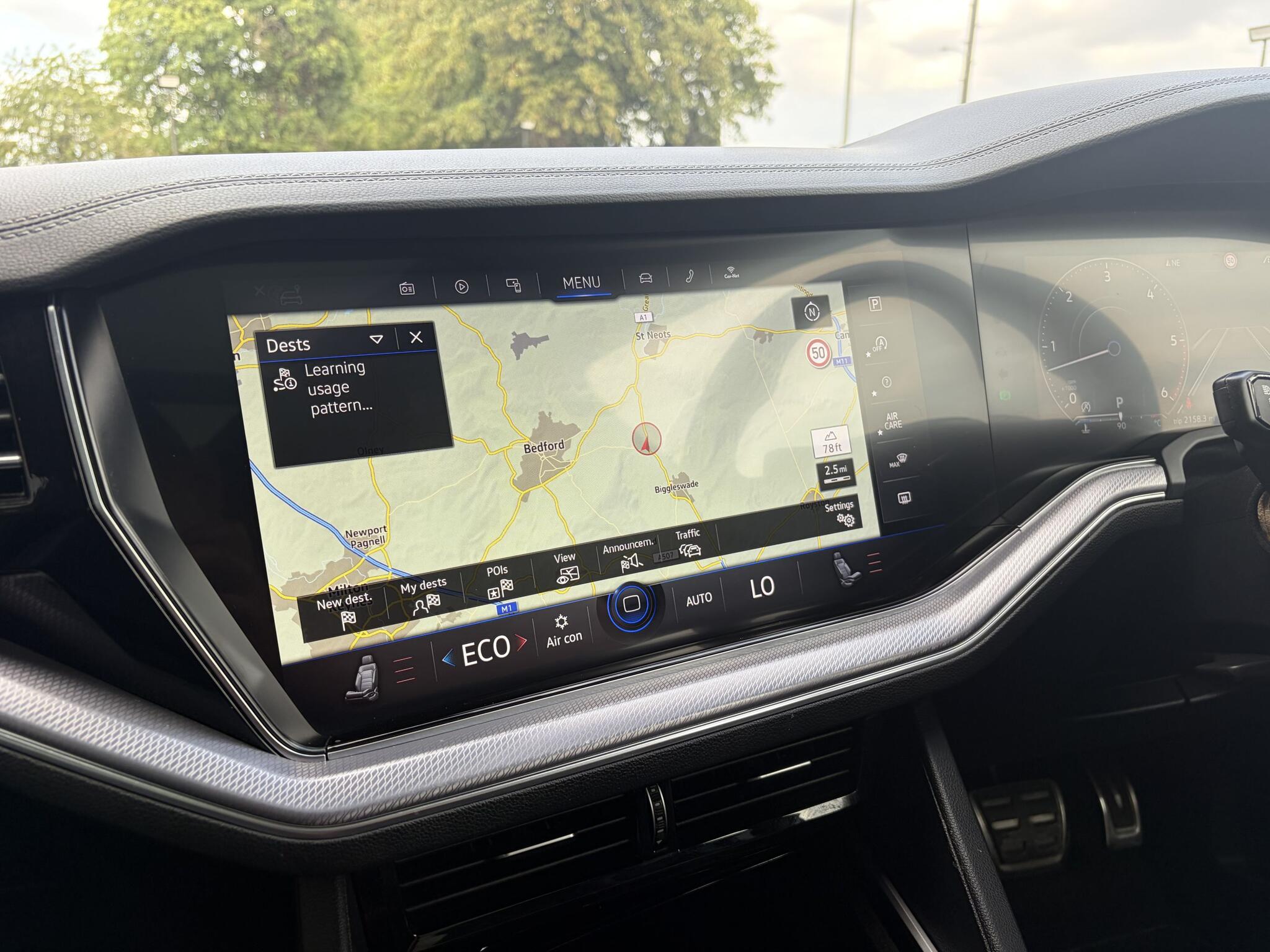 Volkswagen Touareg view 19
