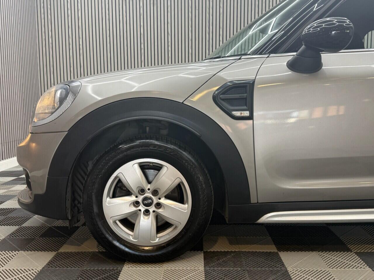 Mini Countryman view 30