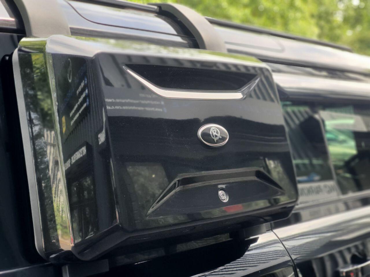 Land Rover Defender 110 view 20