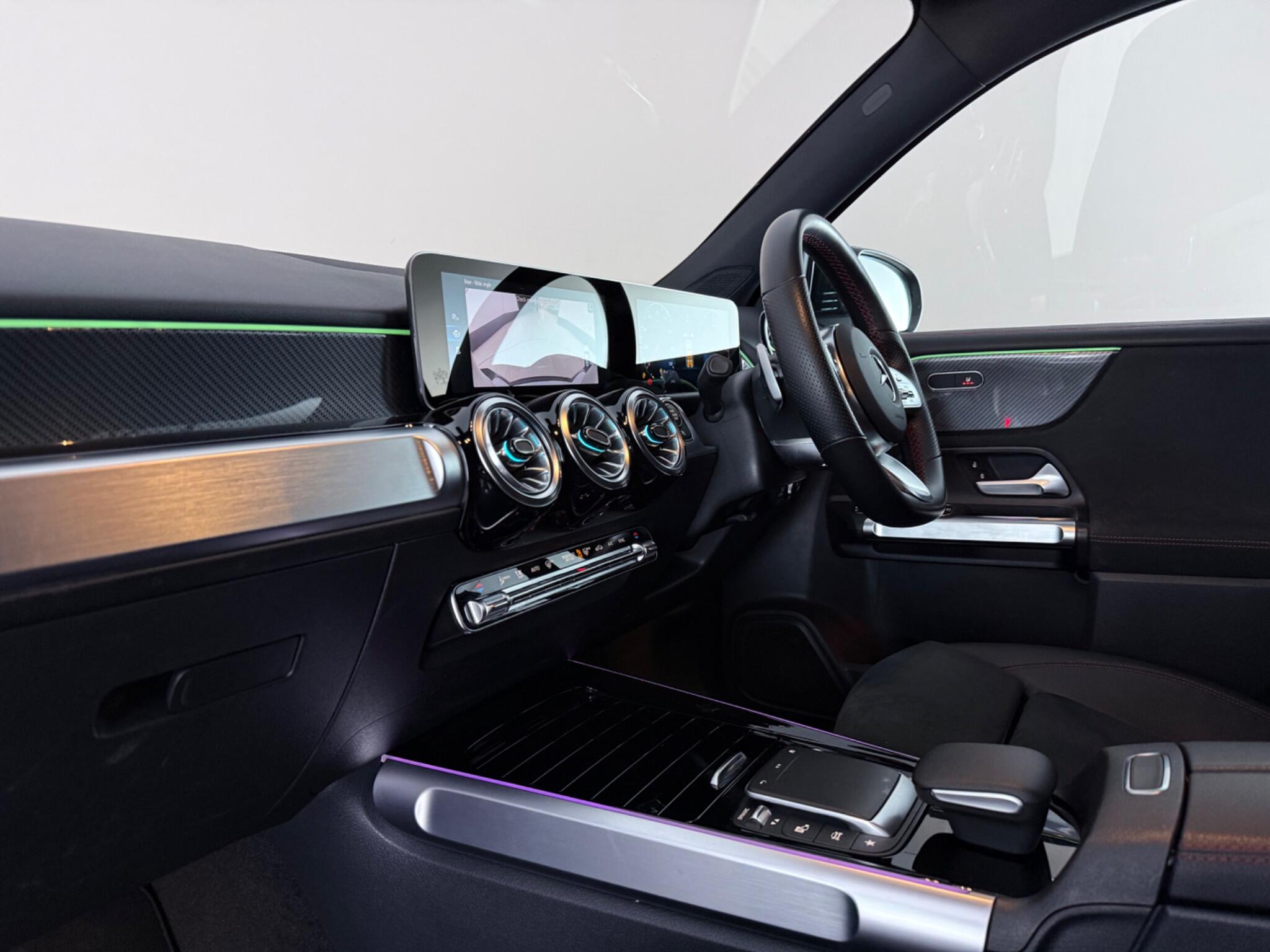 Mercedes-Benz GLB view 4