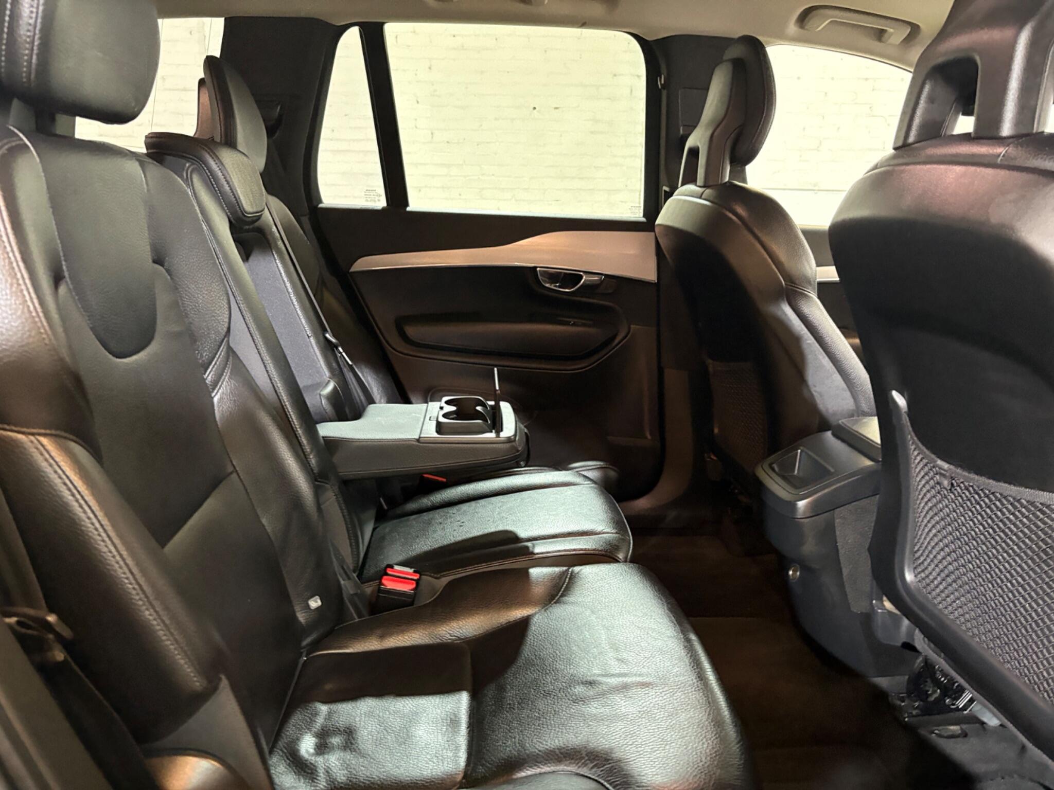 Volvo XC90 view 25