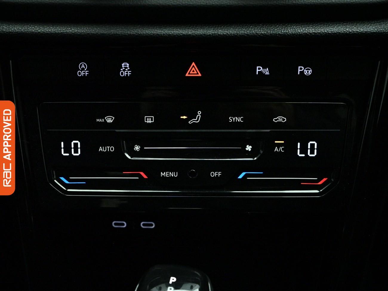 Volkswagen T-Roc view 18