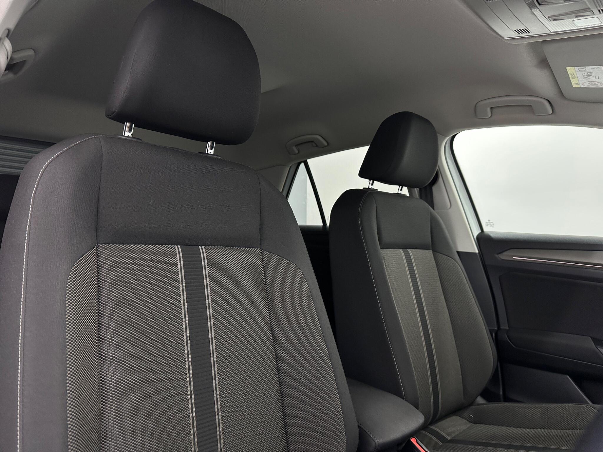 Volkswagen T-Roc view 32