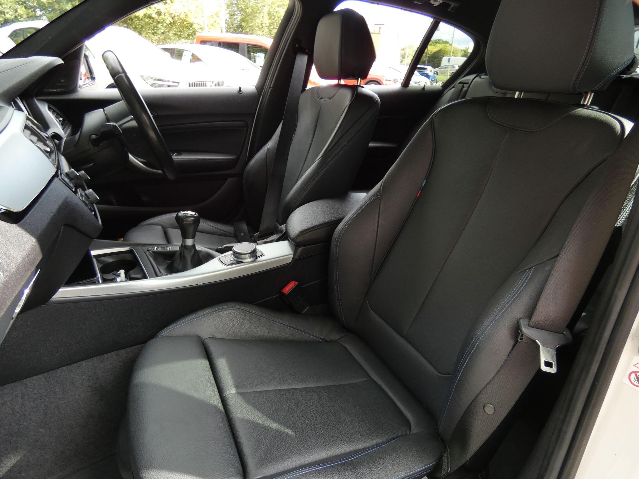 BMW 1 Series view 24