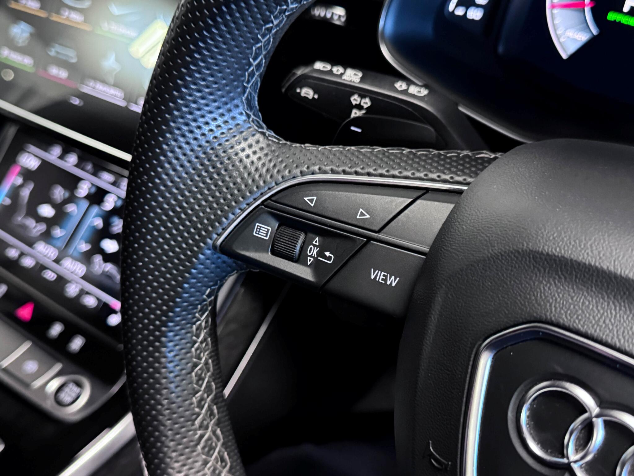 Audi Q8 view 11