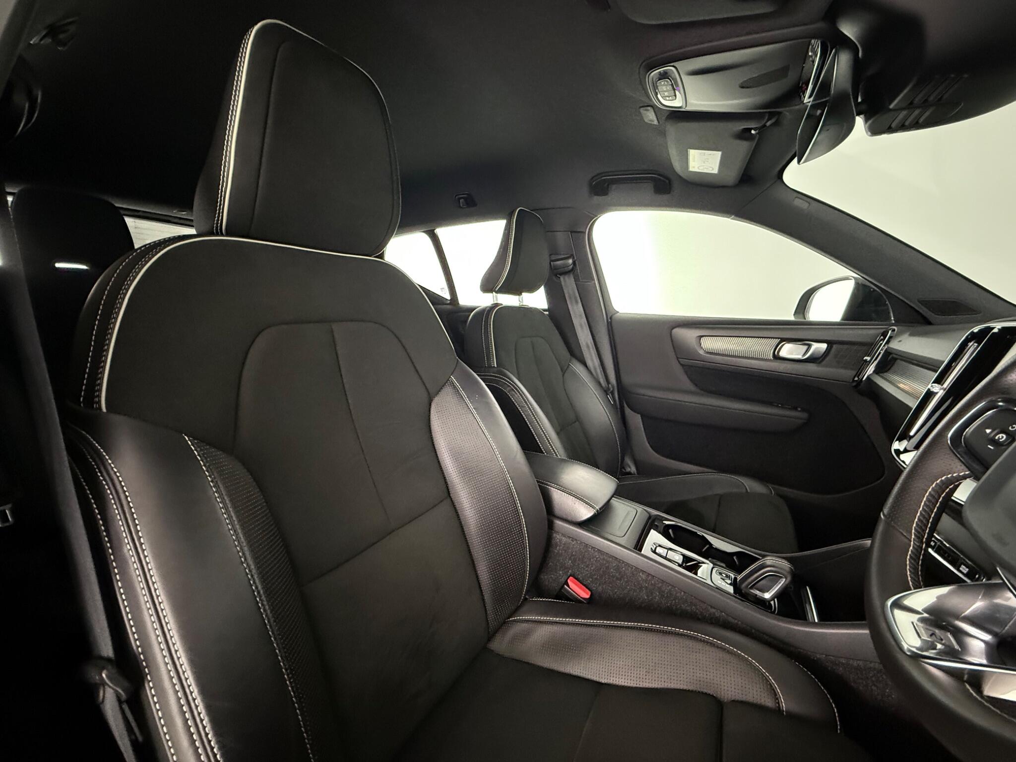 Volvo XC40 view 30