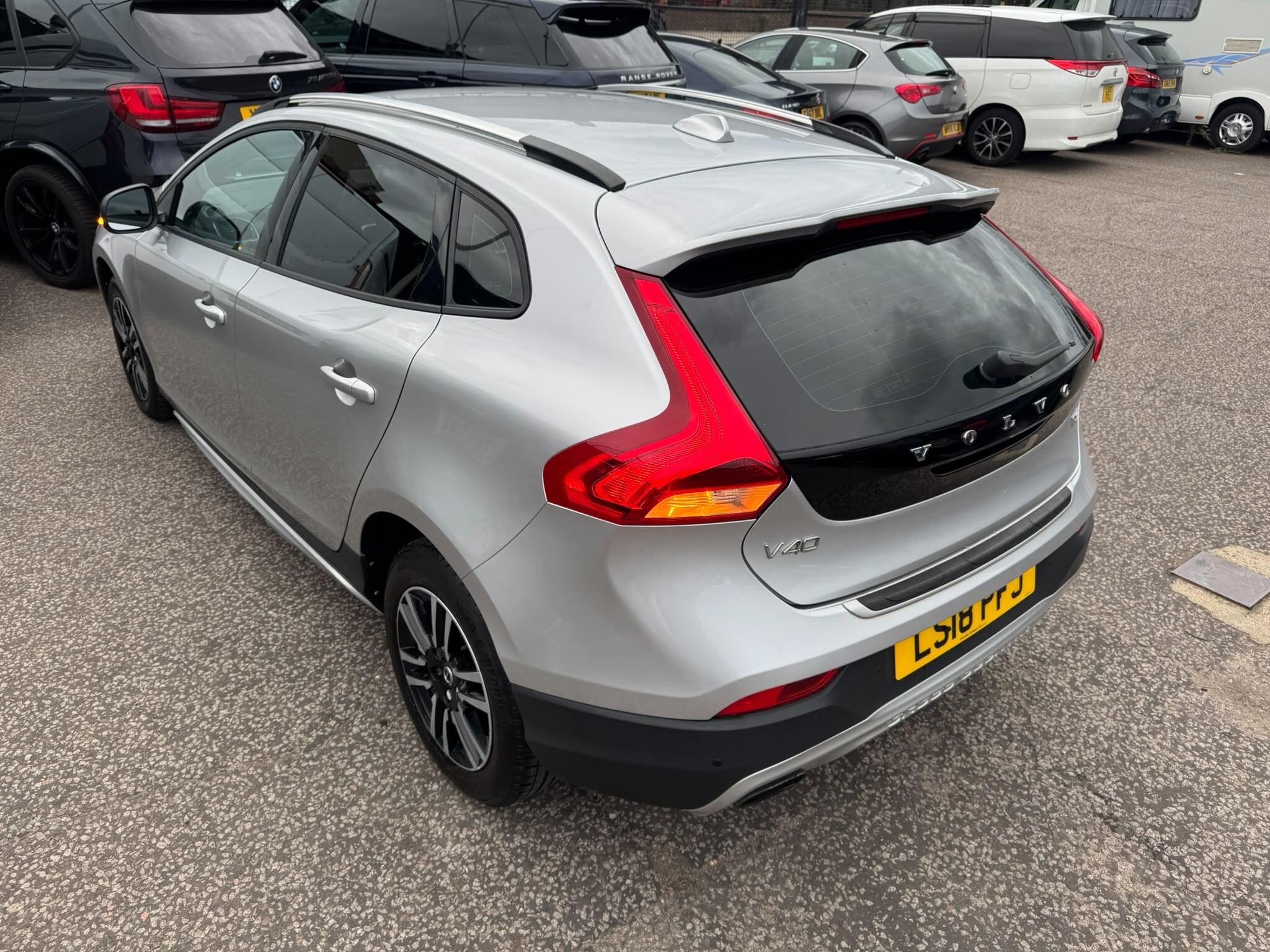 Volvo V40 Cross Country view 32