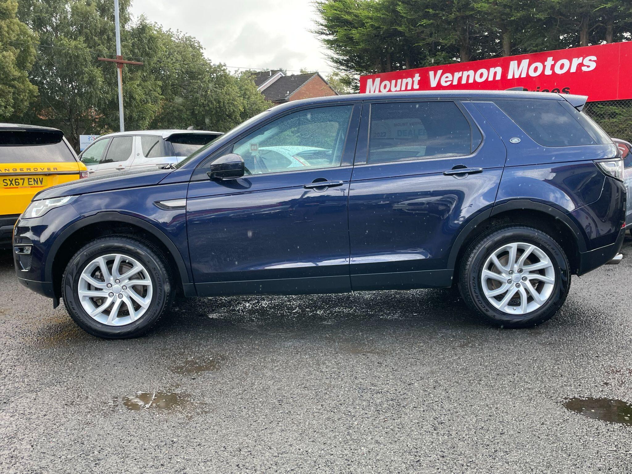 Land Rover Discovery Sport view 9