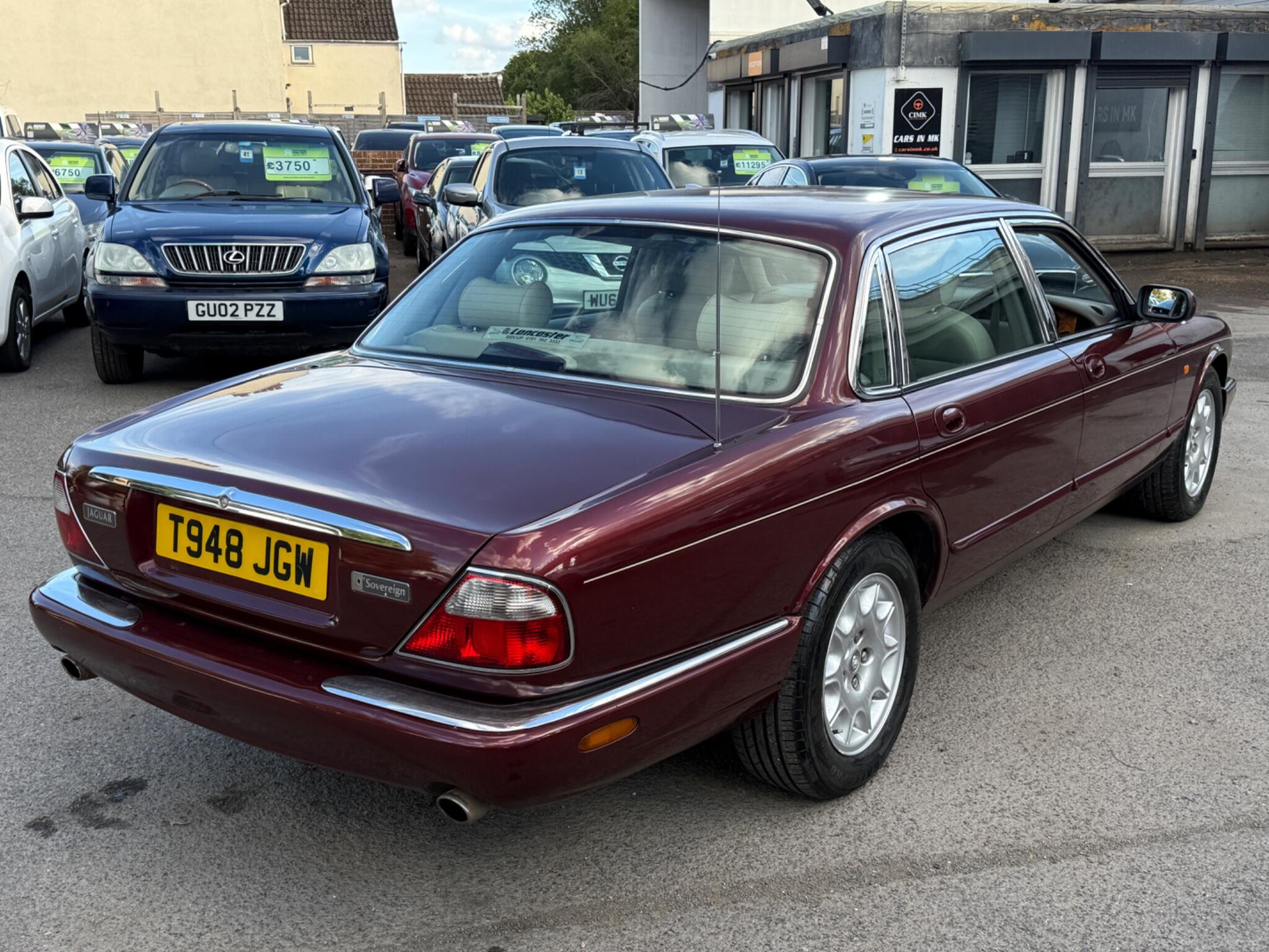 Jaguar XJ - Image 11